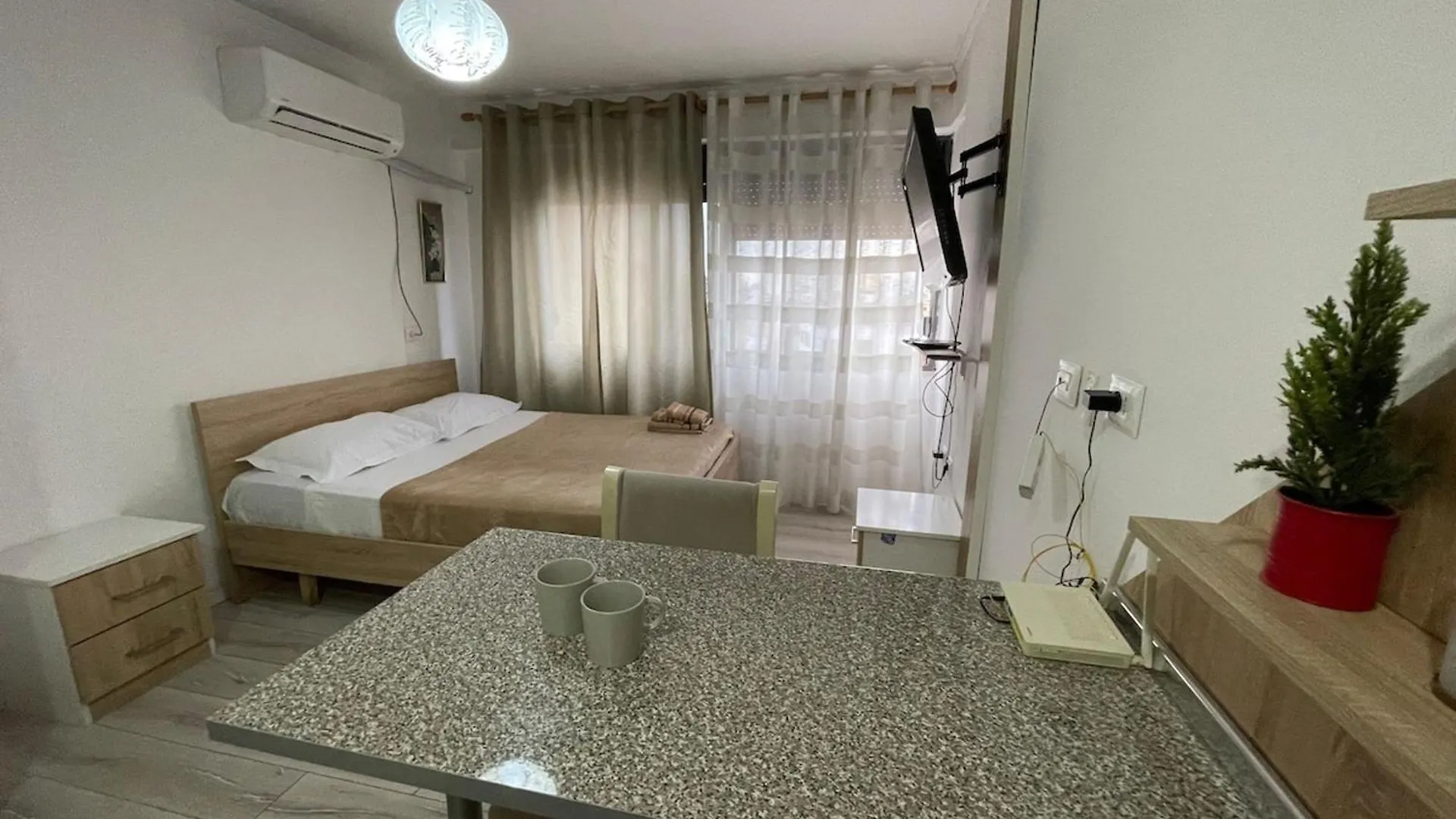 Piazza Downtown Cozy Studio Tirana 0*,  Albania