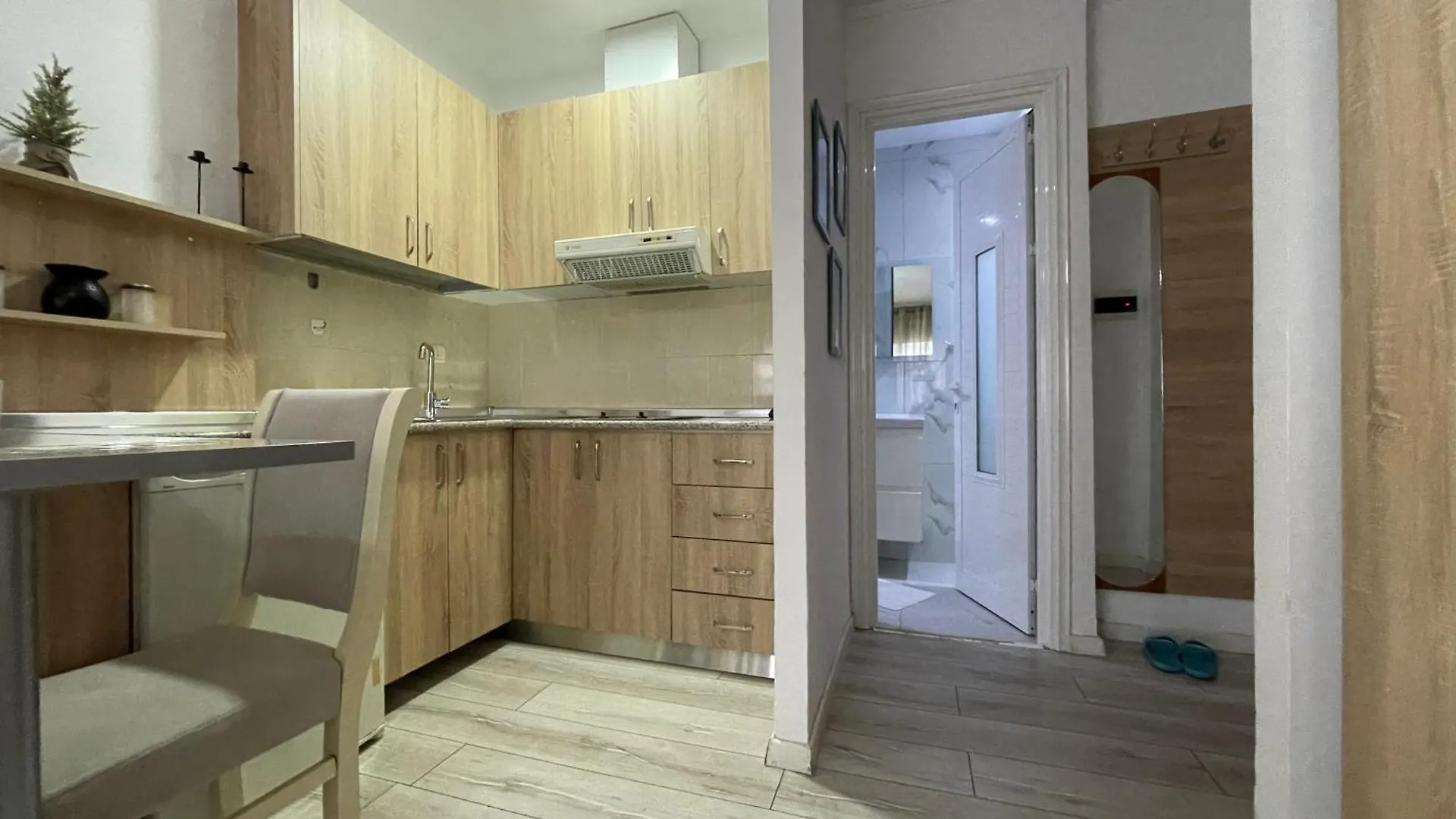 Downtown Modern Studio Apartment 地拉那 0*,  阿尔巴尼亚