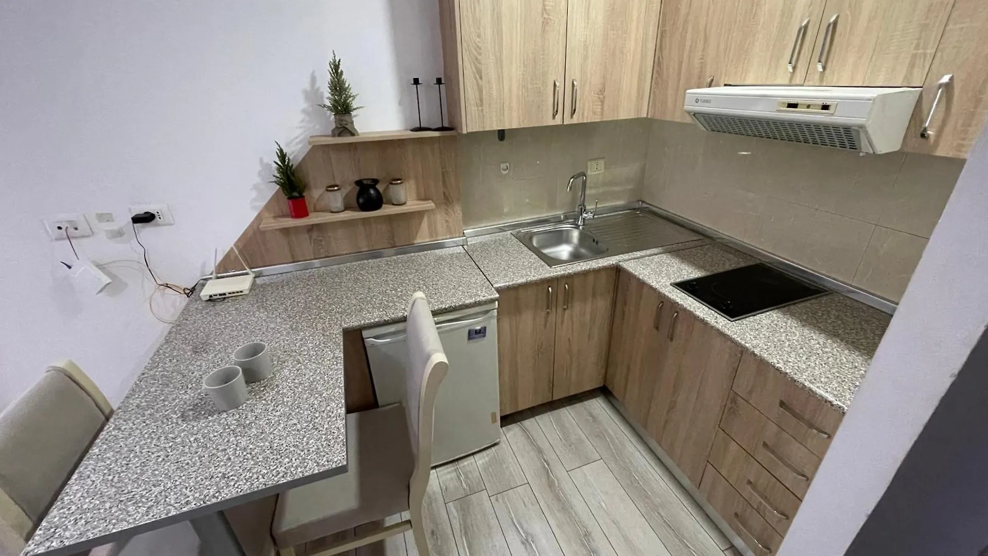Downtown Modern Studio Apartment 地拉那